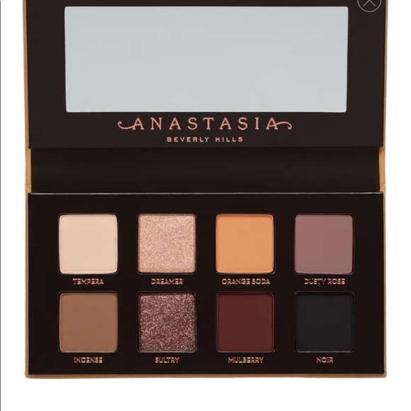 Anastasia eyeshadow - Picture 2 of 5